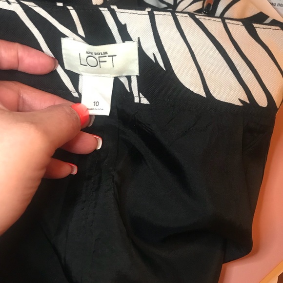 SOLD Ann Taylor skirt - Picture 3 of 5